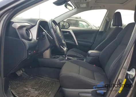 2017 Toyota Rav4 Xle z USA, uszkodzony, nr VIN JTMWFREV4HJ138504
